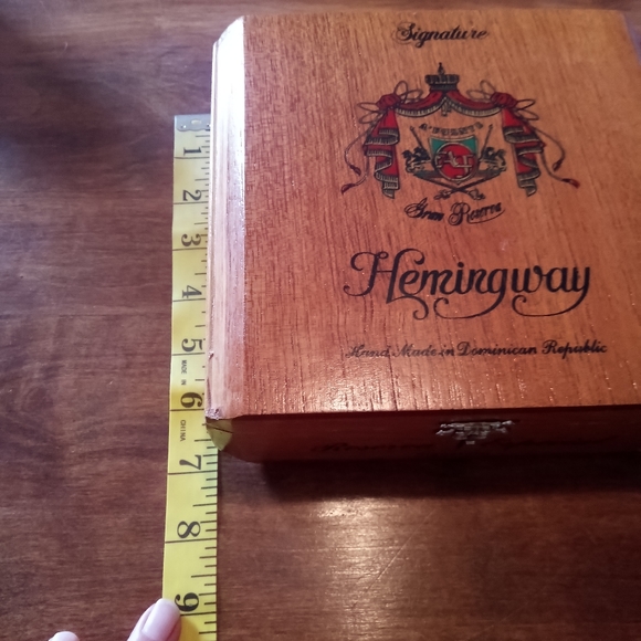 Arturo Fuente “Hemingway” Signature wooden Cigar Box Dominican Republic - Picture 7 of 8